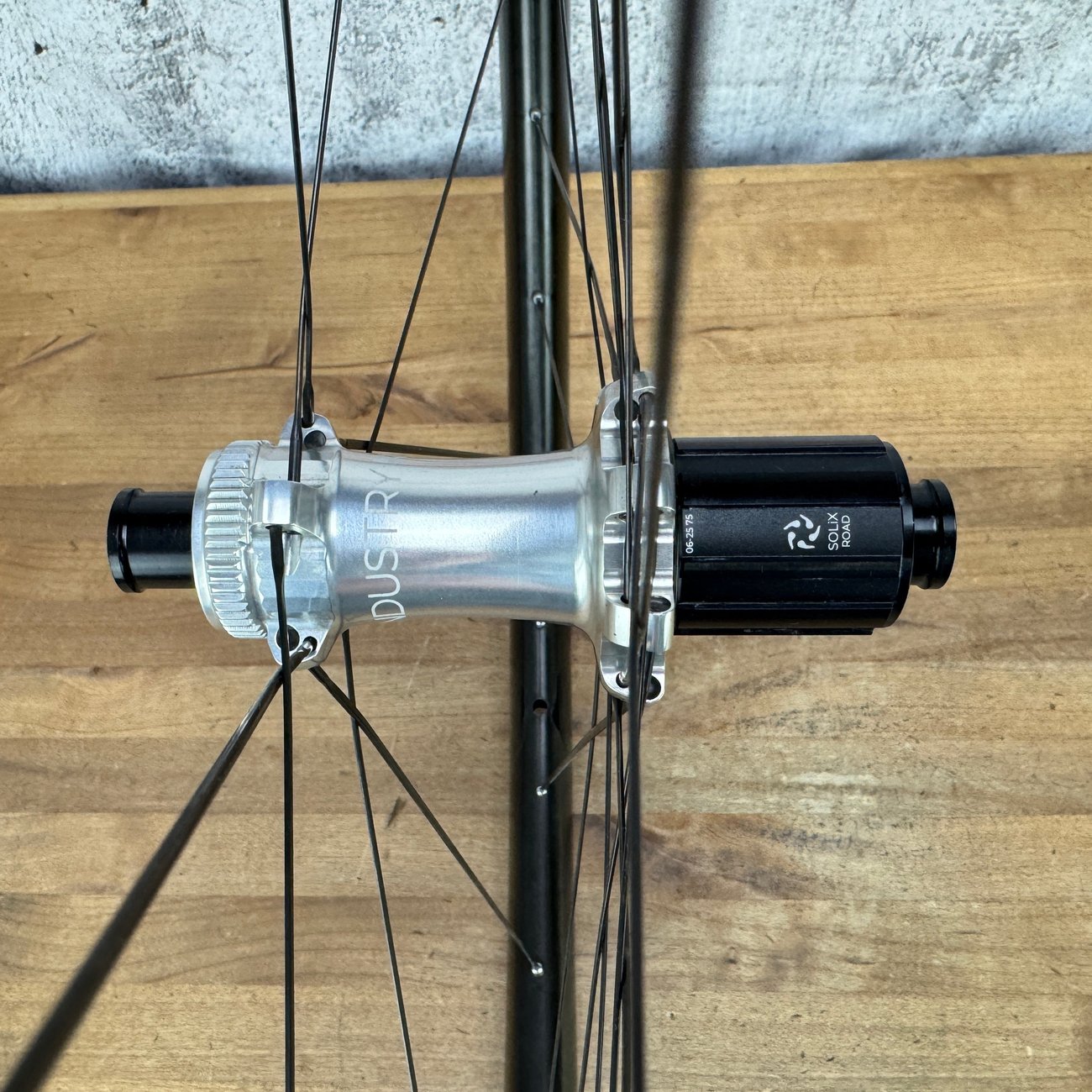 Low Mile! Industry Nine Solix SL 45c 45mm Ceramic Carbon Tubeless Wheelset 1446g