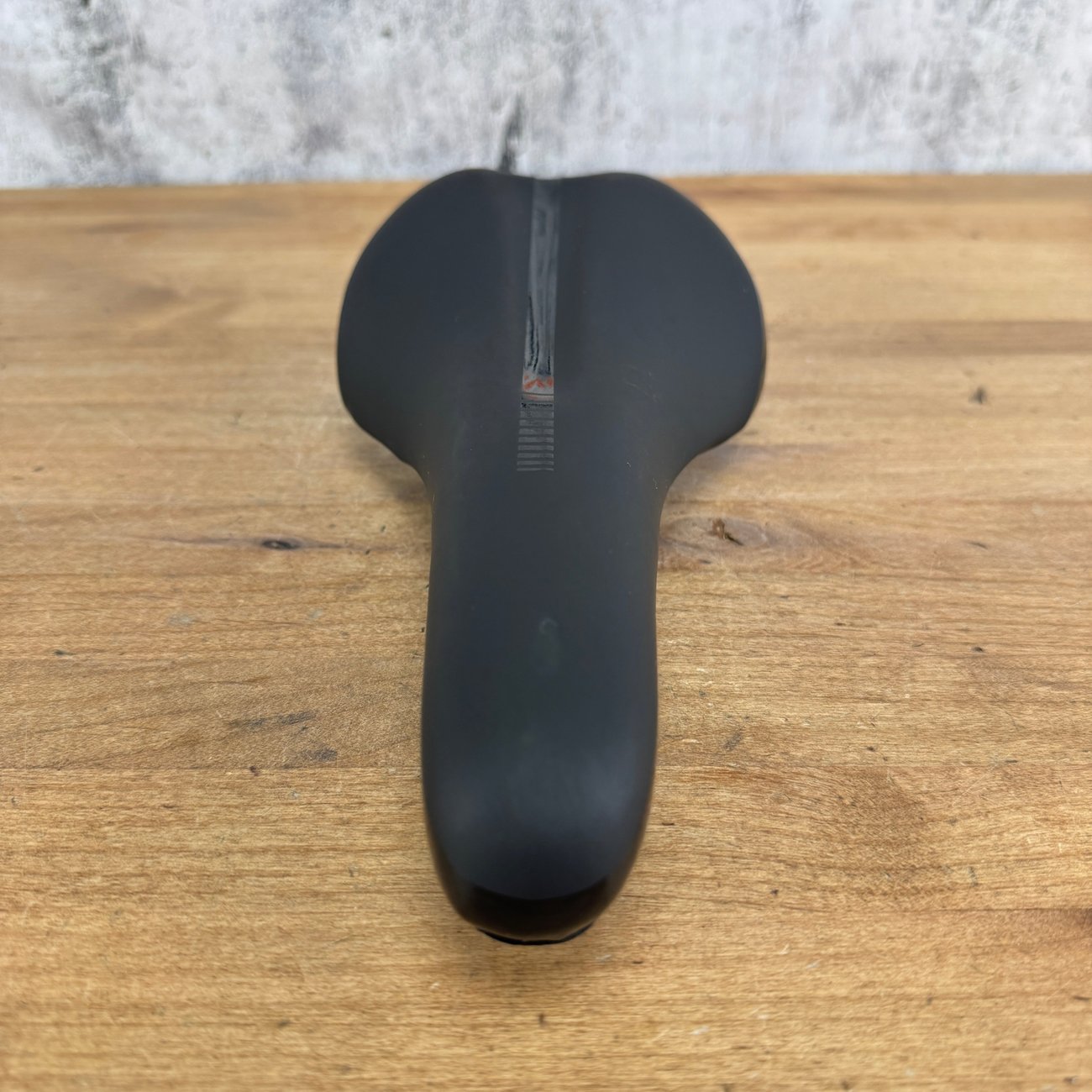 Light Use! Wahoo Kickr Bike 130mm 7x7mm Steel Rails Saddle 305g
