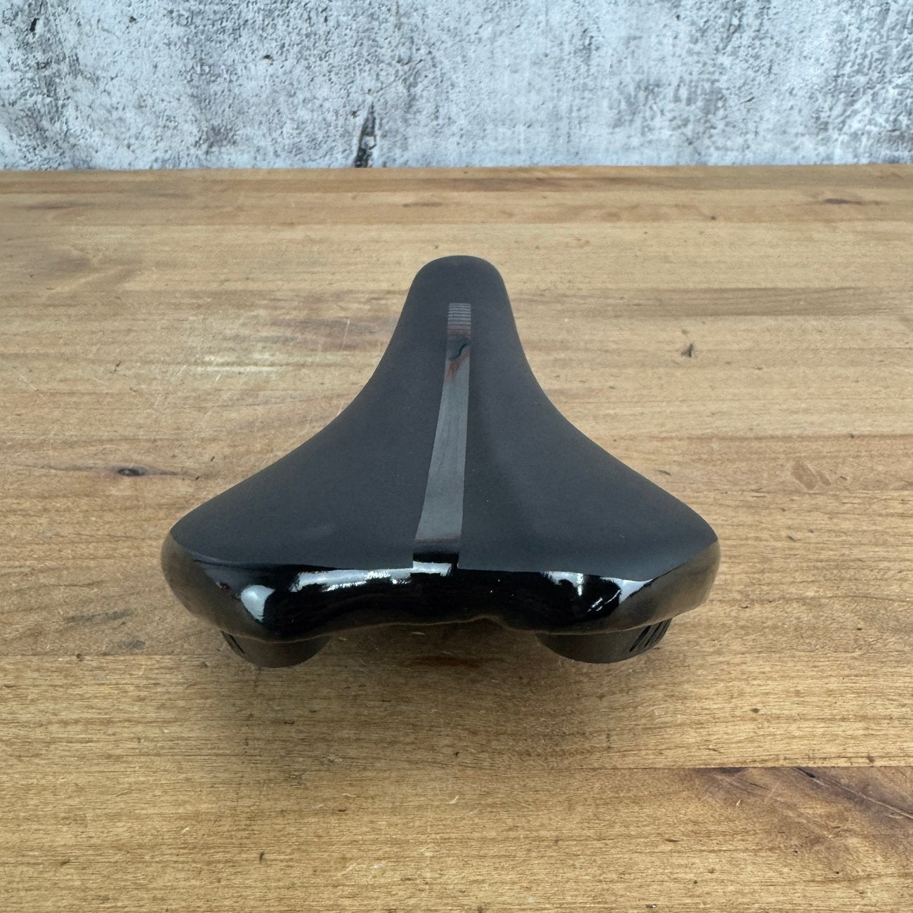 Light Use! Wahoo Kickr Bike 130mm 7x7mm Steel Rails Saddle 305g