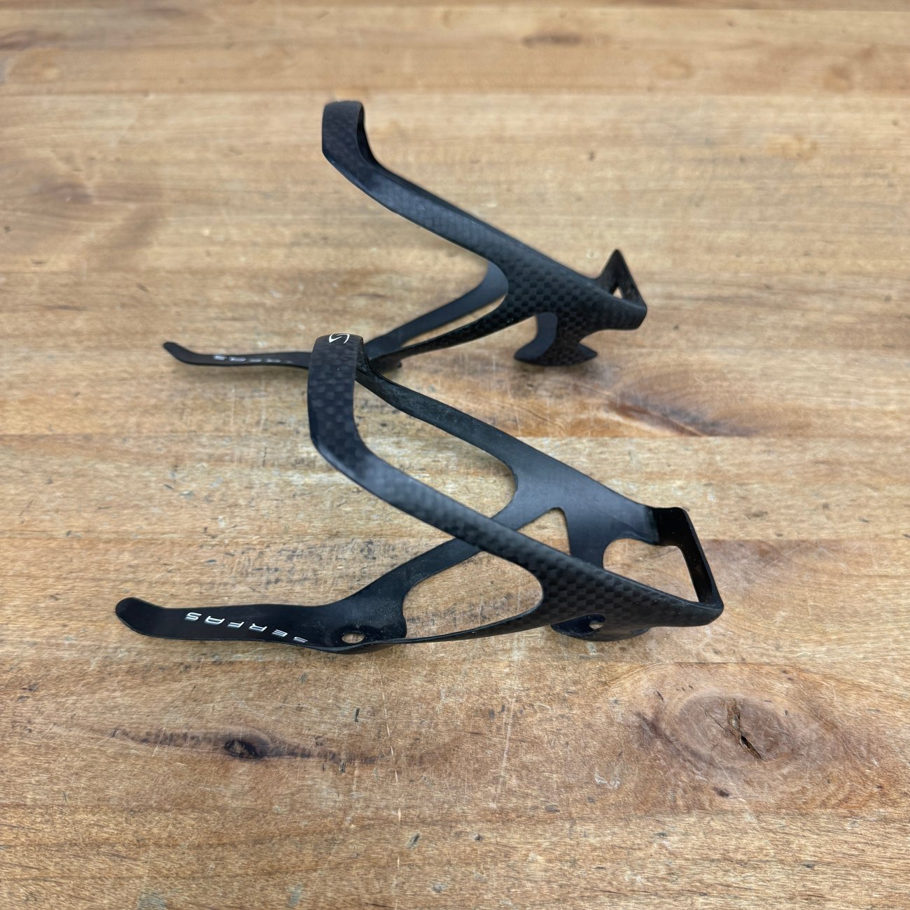 Low Mile! Serfas Vendetta Carbon Pair Bike Water Bottle Cages 28g
