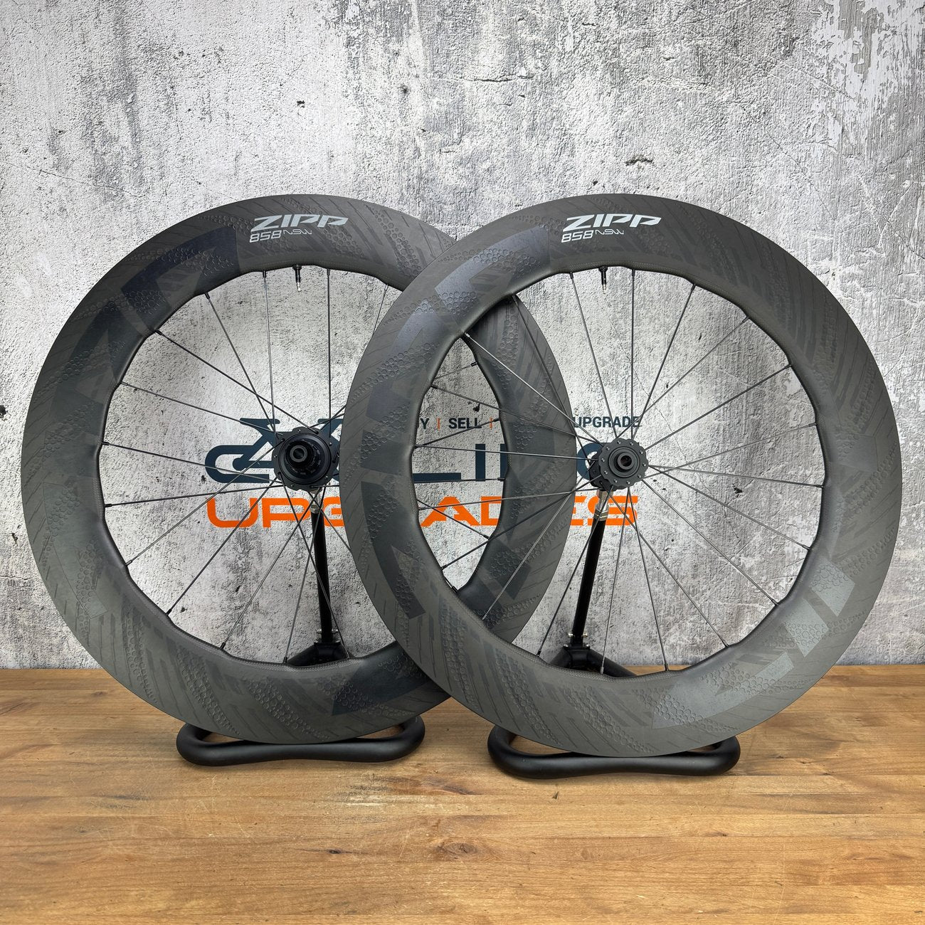 Low Mile! Zipp 858 NSW Carbon Disc Hookless Tubeless Bike Wheelset