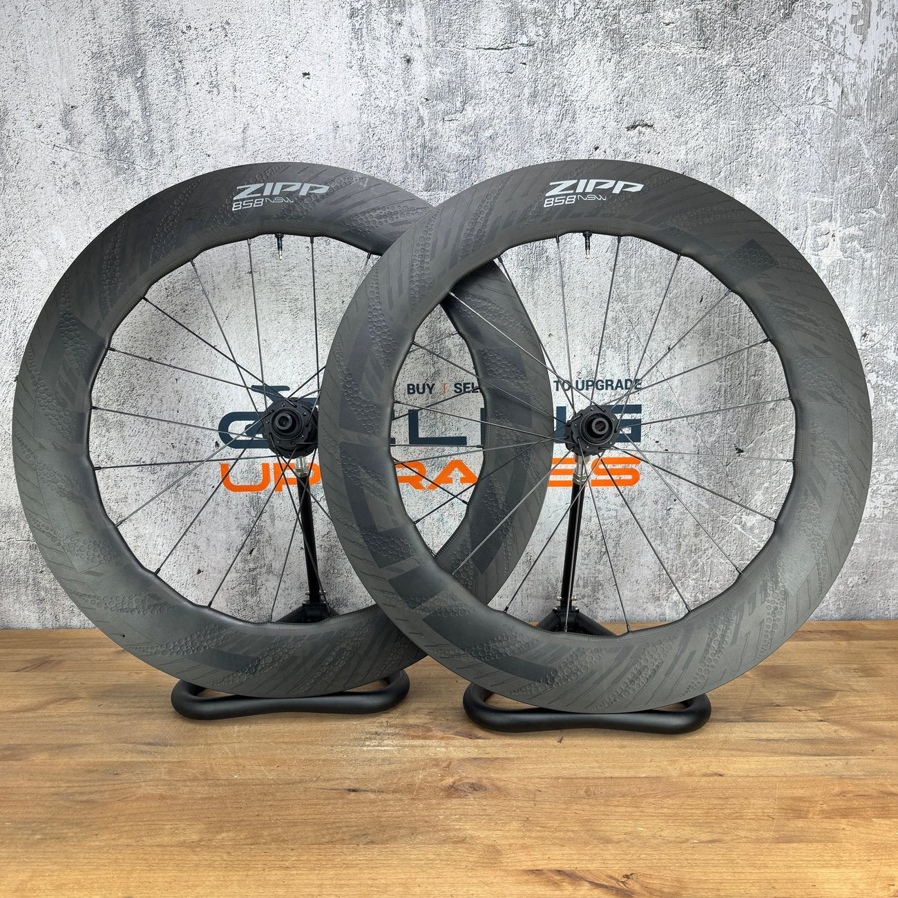 Low Mile! Zipp 858 NSW Carbon Disc Hookless Tubeless Bike Wheelset