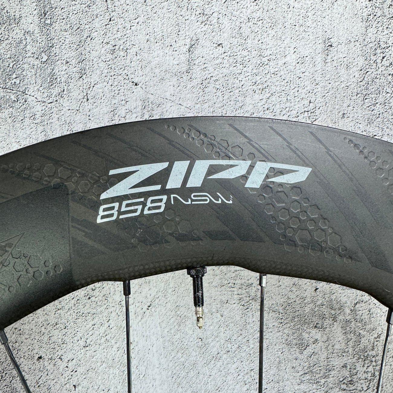 Low Mile! Zipp 858 NSW Carbon Disc Hookless Tubeless Bike Wheelset