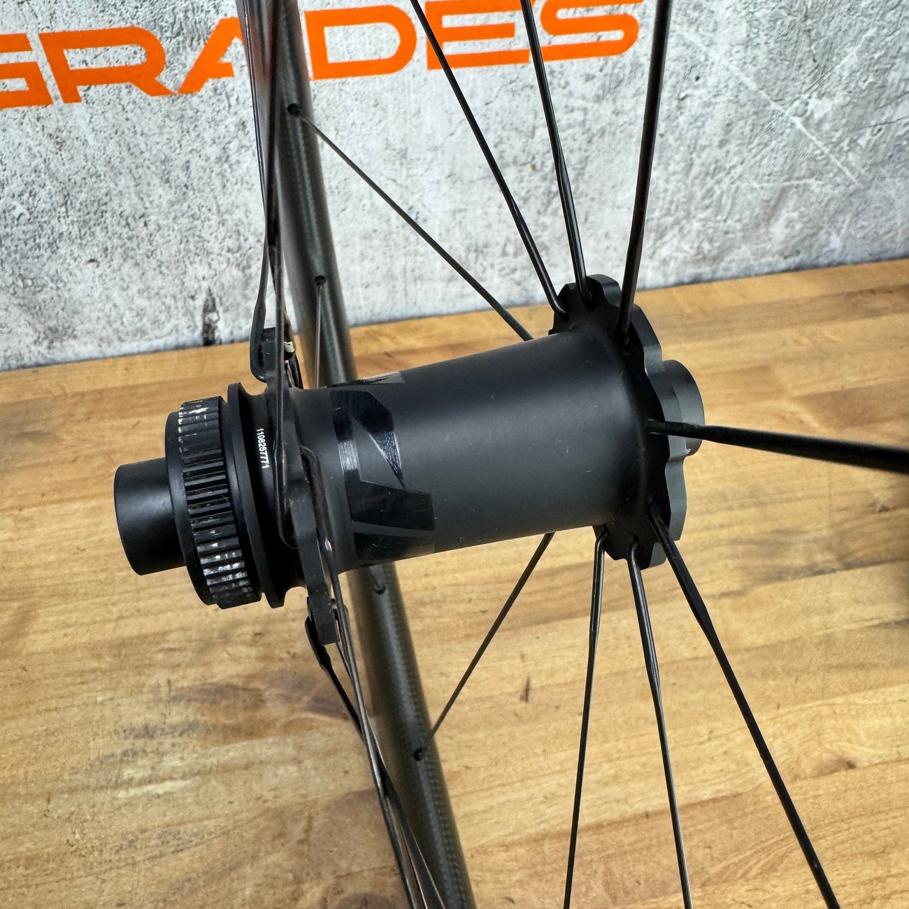 Low Mile! Zipp 858 NSW Carbon Disc Hookless Tubeless Bike Wheelset