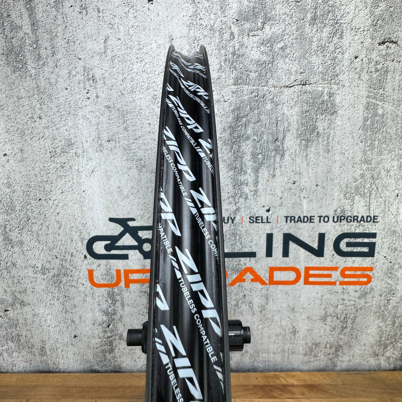 Low Mile! Zipp 858 NSW Carbon Disc Hookless Tubeless Bike Wheelset