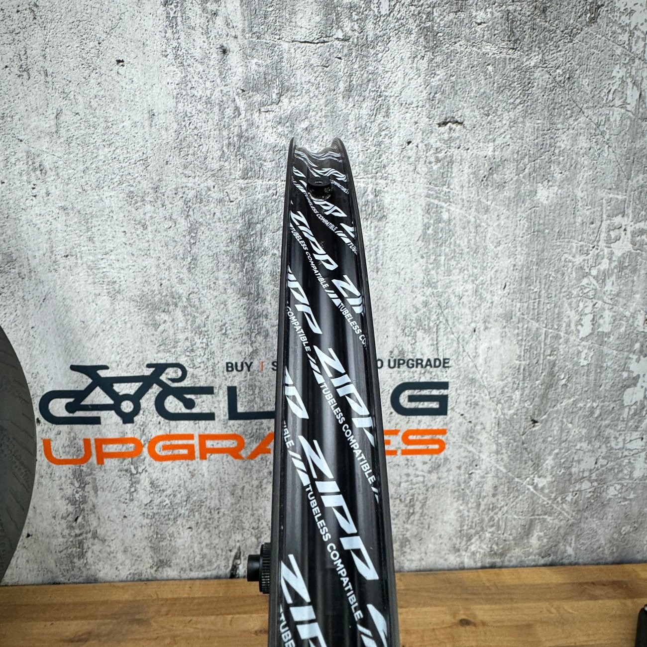 Low Mile! Zipp 858 NSW Carbon Disc Hookless Tubeless Bike Wheelset