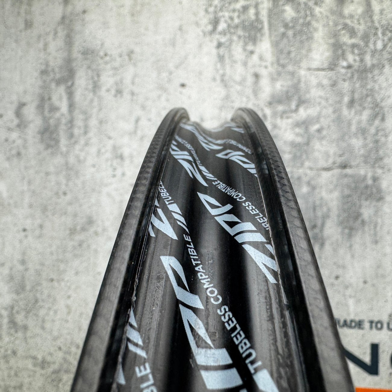 New! 2025 Zipp 303 SW AXS Sensor Carbon Tubeless Disc Wheelset 700c ZR1