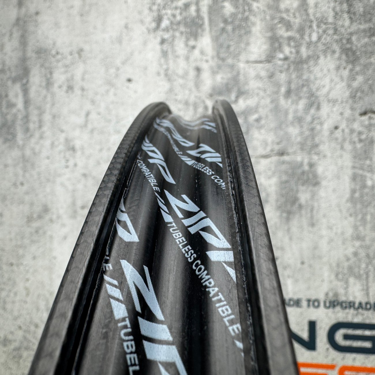 New! 2025 Zipp 303 SW AXS Sensor Carbon Tubeless Disc Wheelset 700c ZR1