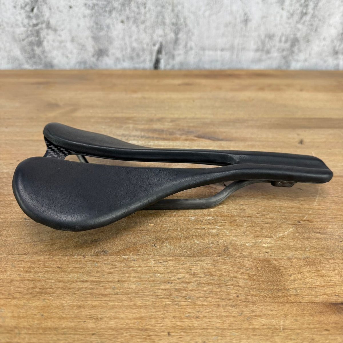 New! Bjorn Divian Black Leather 143mm 7x9mm Carbon Rails Bike Saddle 127g — photo 4 of 6