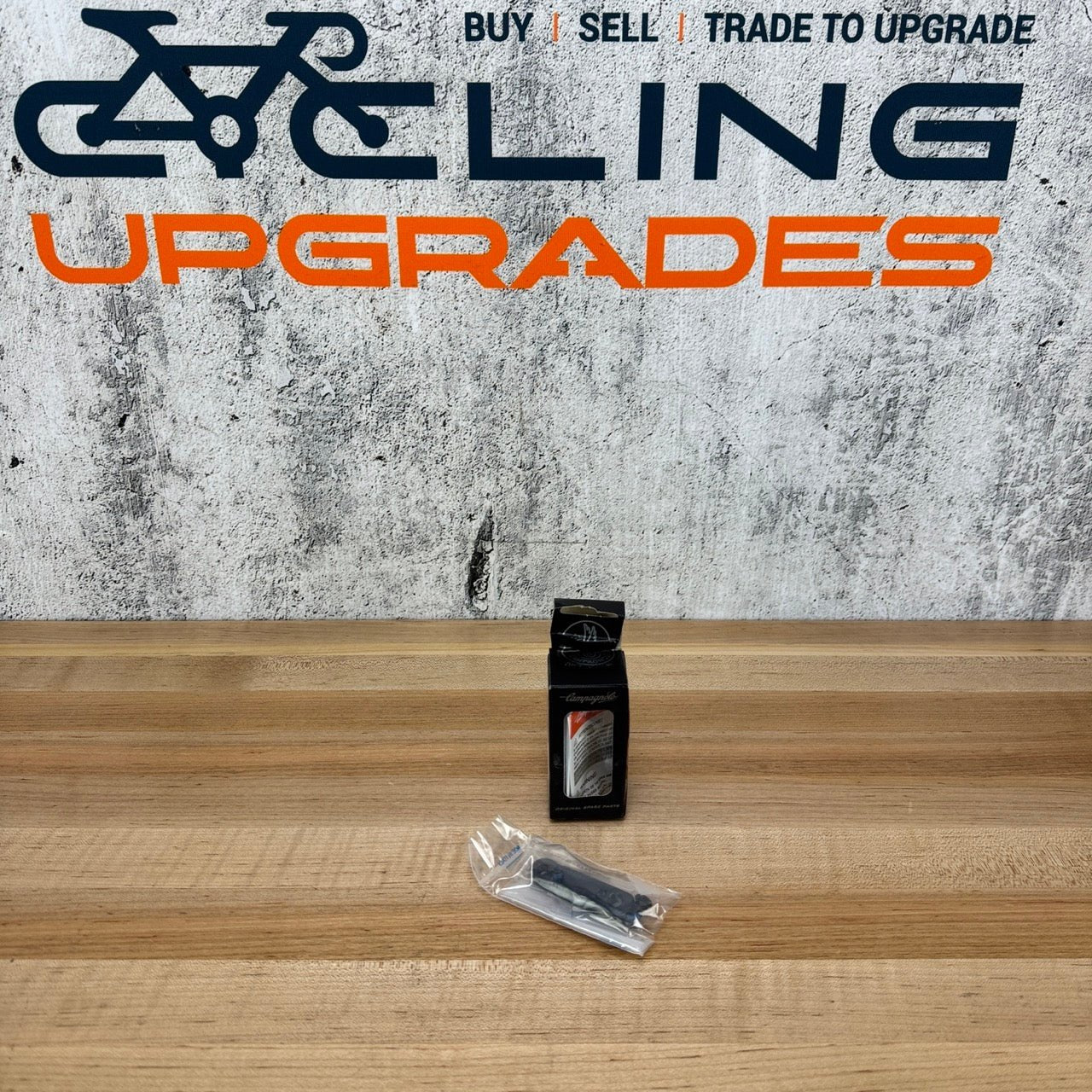 New! Campagnolo Rear Disc Brake Adapter and Bolts AC21-DBADR