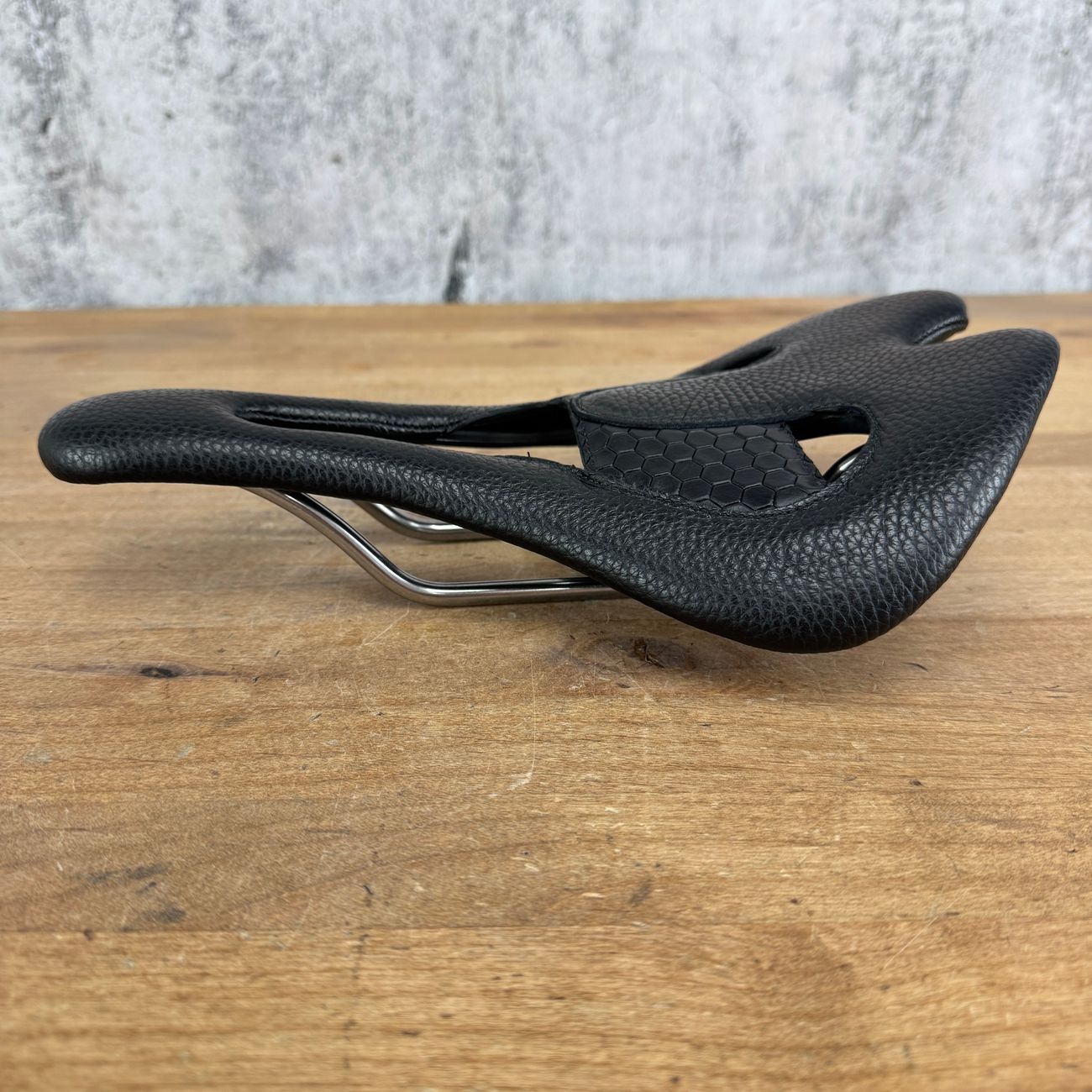 New! Infinity Elite E2X Black Leather 7x7mm Stainless Rails Comfort Bike Saddle