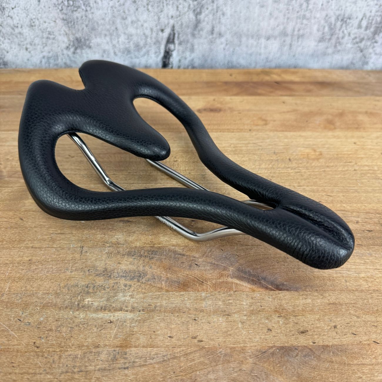 New! Infinity Elite E3 Black Leather 7x7mm Stainless Rails Comfort Bike Saddle