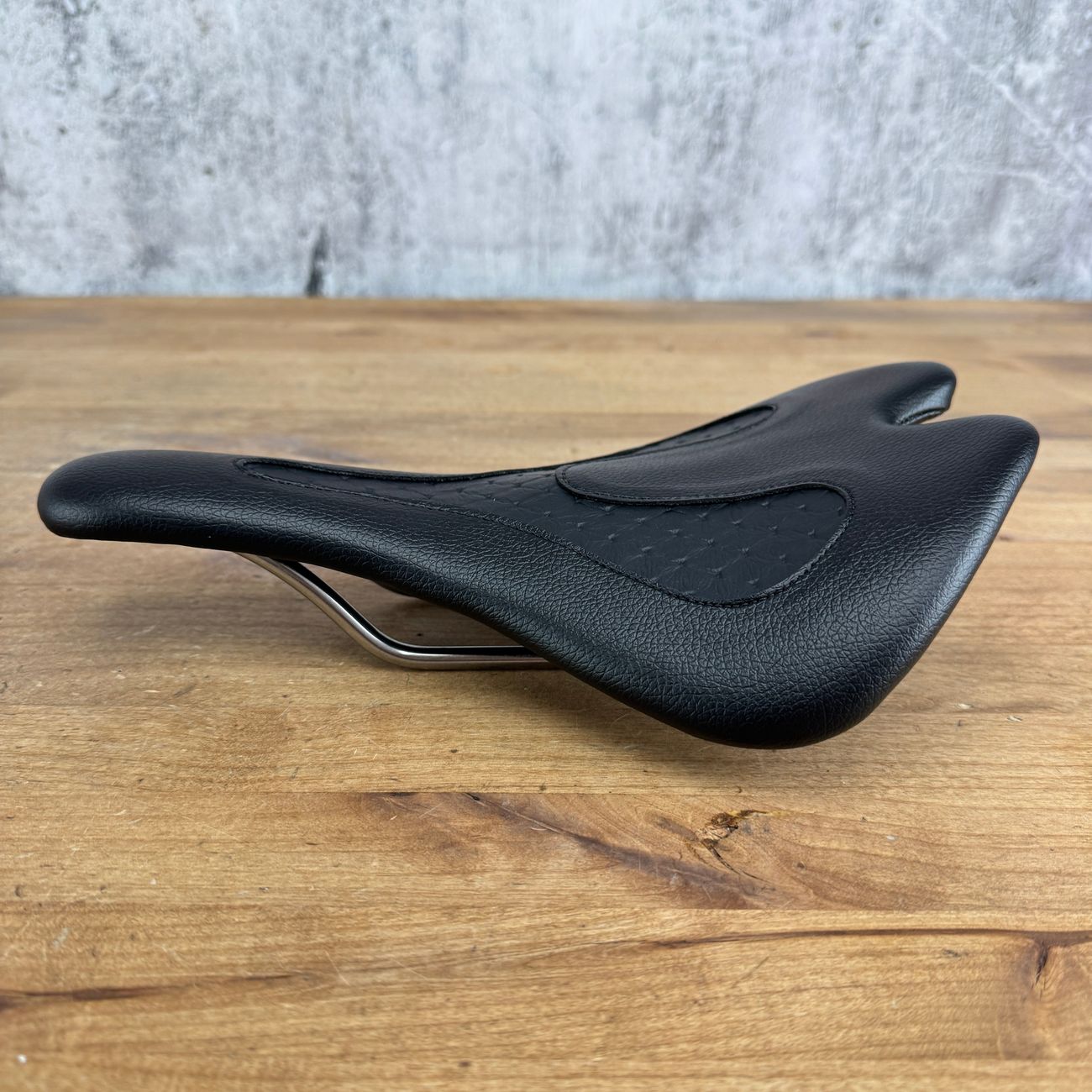 New! Infinity Vegan V1X Black 7x7mm Stainless Rails Comfort Bike Saddle