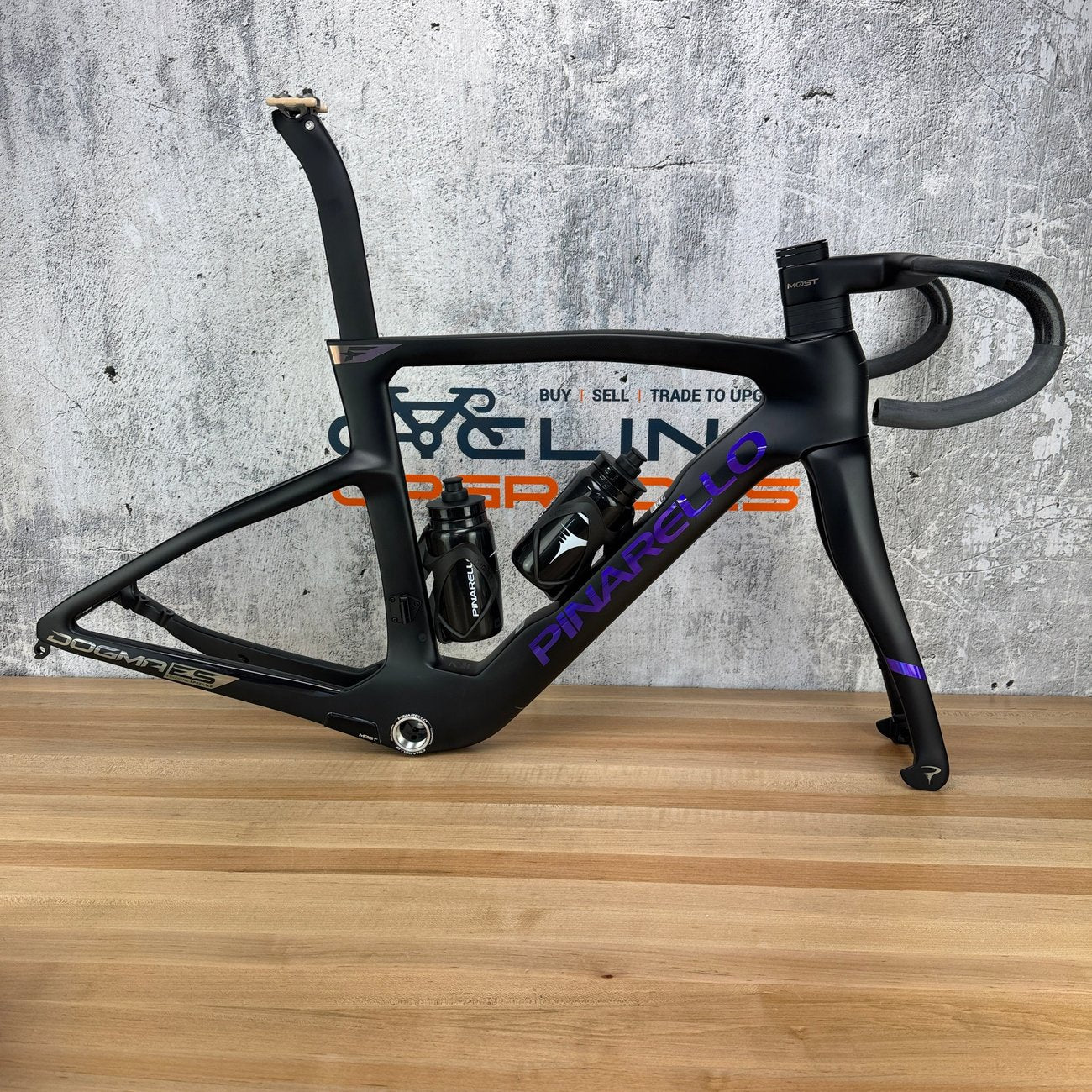Low Mile! Pinarello Dogma F ES Tissot Size 465 (51.5cm TT) Carbon Disc Frameset