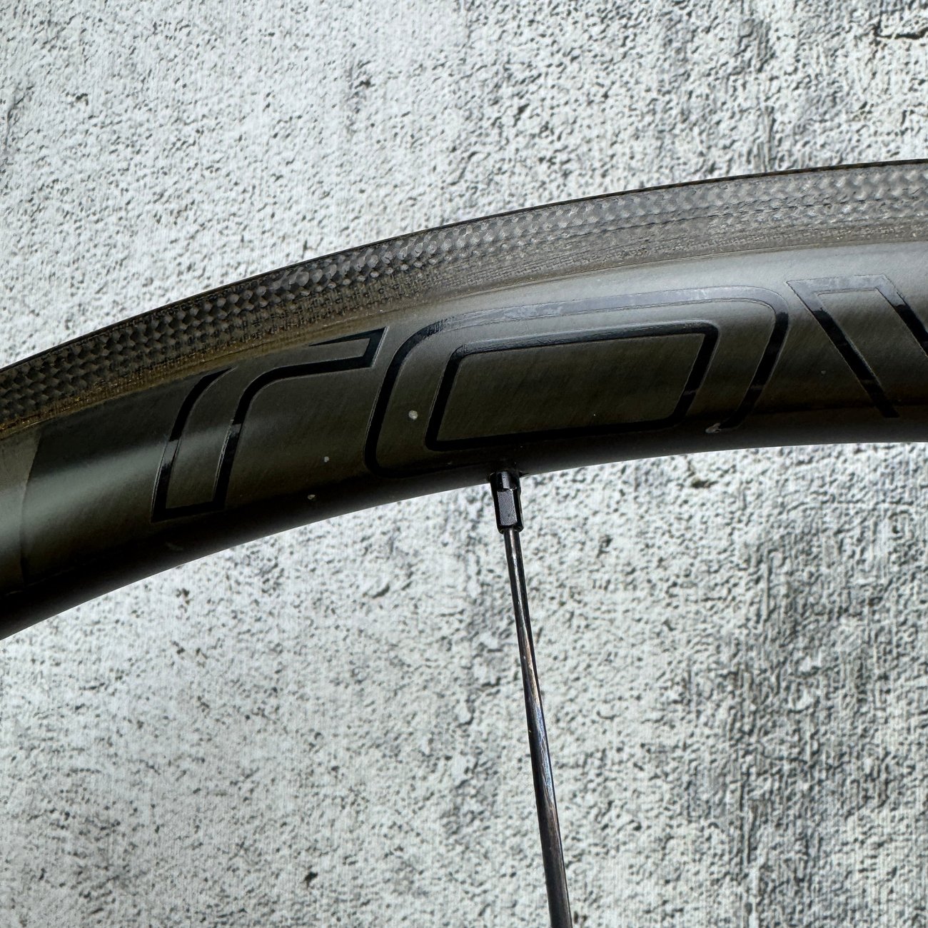 Roval CLX 32 Rapide Carbon Tubeless Front Wheel 700c Rim Brake