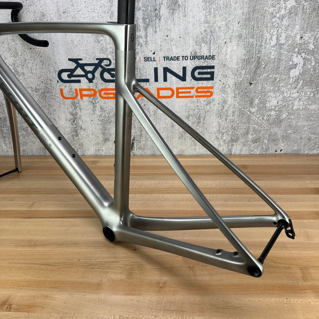 Mint! 2026 Scott Addict RC Ultimate HMX SL 56cm Carbon Disc Frameset Chrome Silver