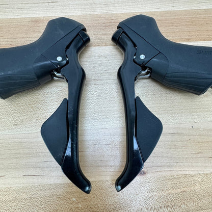 Shimano 105 ST-R7020 Mechanical 11-Speed Rim Brake Road Bike Shifters 482g