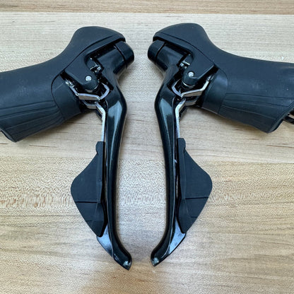 Shimano 105 ST-R7020 Mechanical 11-Speed Rim Brake Road Bike Shifters 482g