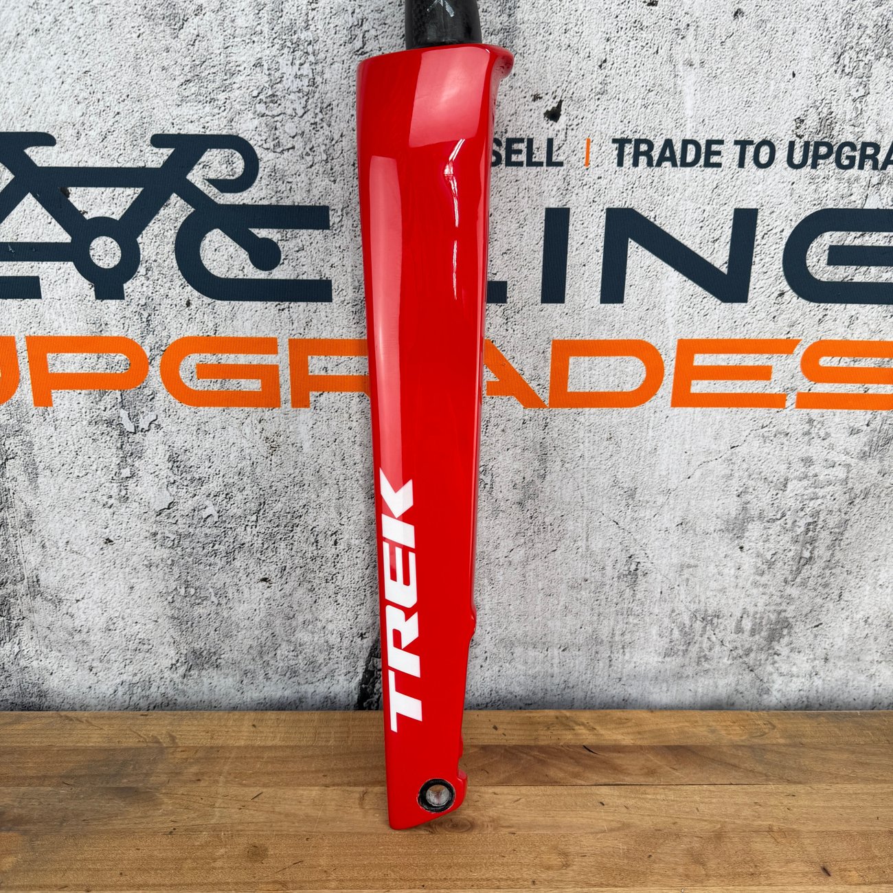 Trek Madone SLR 700c Rigid Fork Viper Red Carbon Disc Brake Thru Axle Flat-Mount
