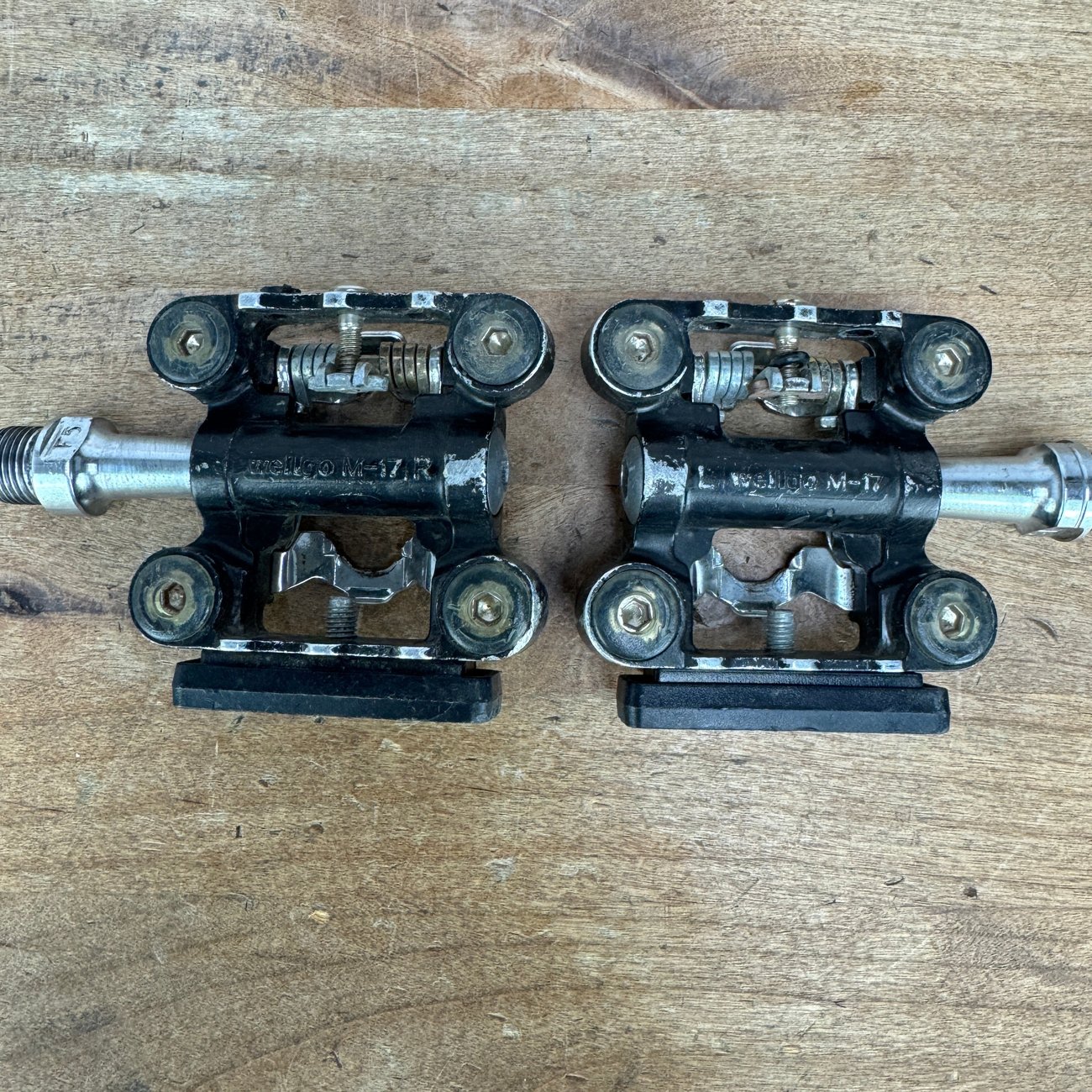 Wellgo M-17 Stainless Steel Spindle Flat/Clipess Bike Pedals 322g