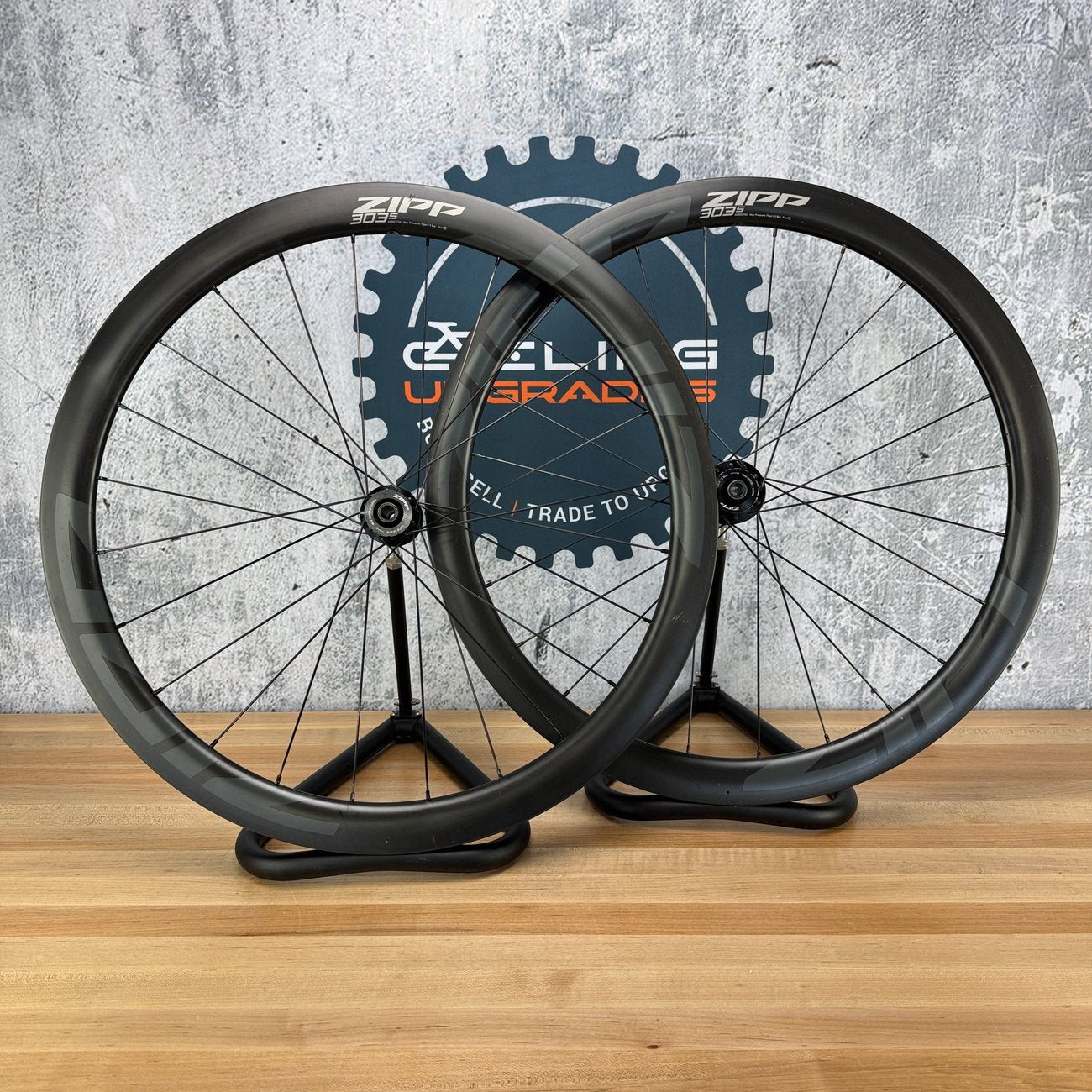Zipp 303s Carbon Tubeless Hookless Disc Wheelset 700c Cognition Hubs 1545g