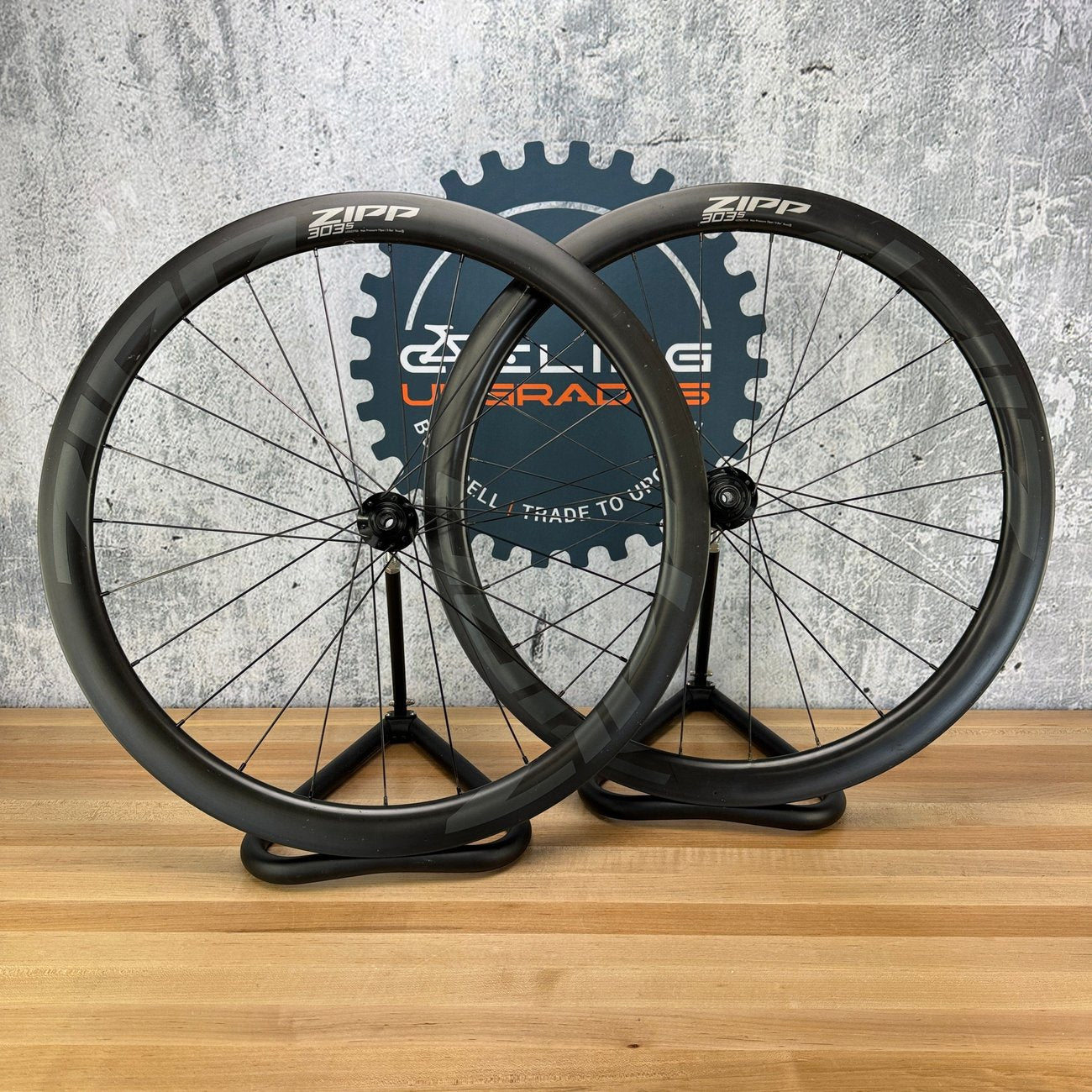 Zipp 303s Carbon Tubeless Hookless Disc Wheelset 700c Cognition Hubs 1545g