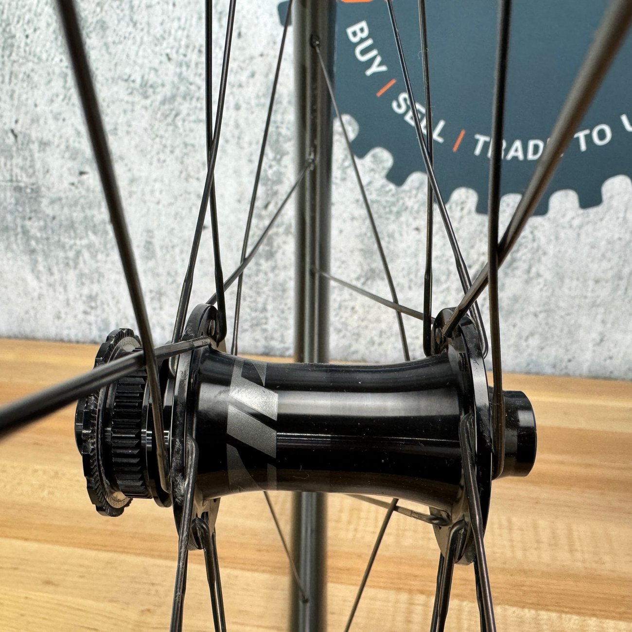 Zipp 303s Carbon Tubeless Hookless Disc Wheelset 700c Cognition Hubs 1545g