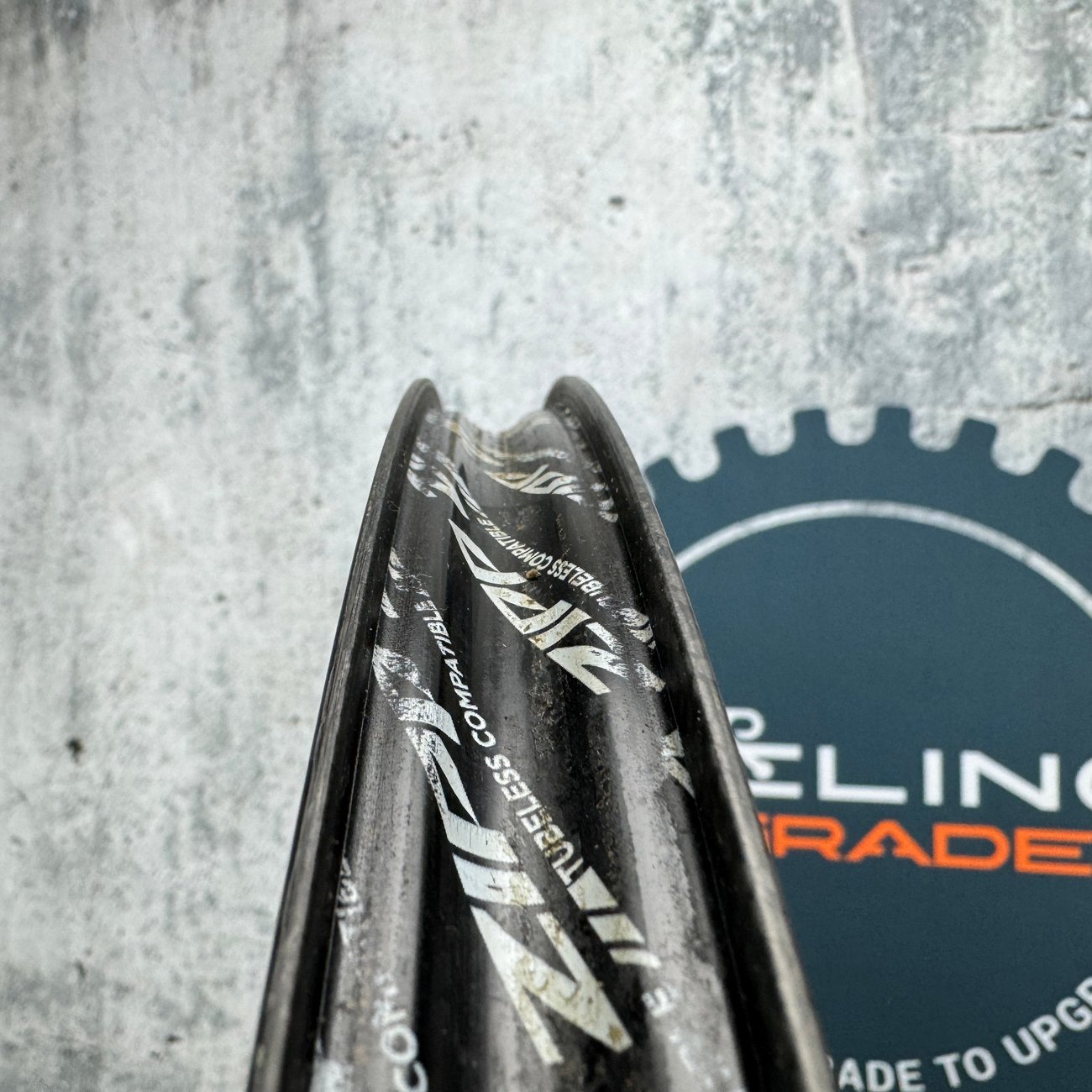Zipp 303s Carbon Tubeless Hookless Disc Wheelset 700c Cognition Hubs 1545g