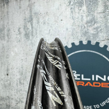Zipp 303s Carbon Tubeless Hookless Disc Wheelset 700c Cognition Hubs 1545g