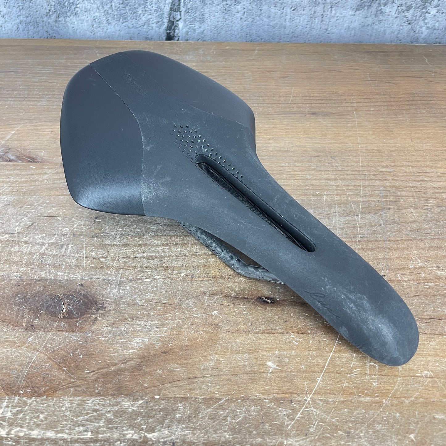 Fizik R1 Luce 155mm Large 8x10mm Carbon Rails Road Bike Saddle 204g