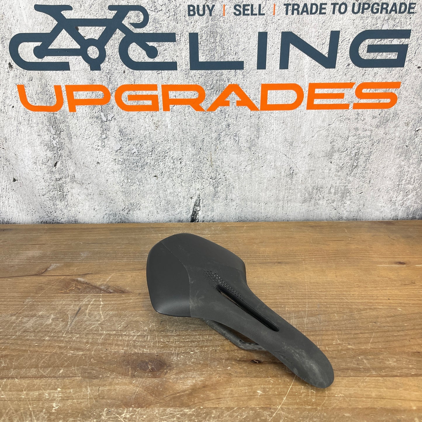 Fizik R1 Luce 155mm Large 8x10mm Carbon Rails Road Bike Saddle 204g