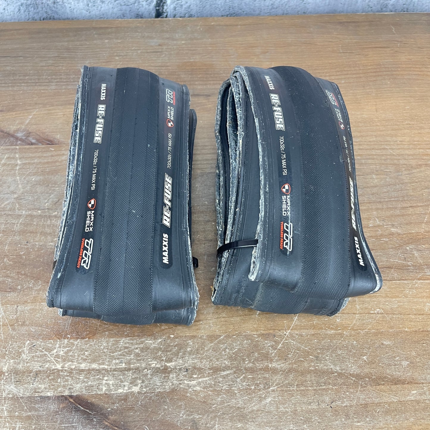 Pair Maxxis Refuse 700c x 32mm Tubeless Road Bike Tires