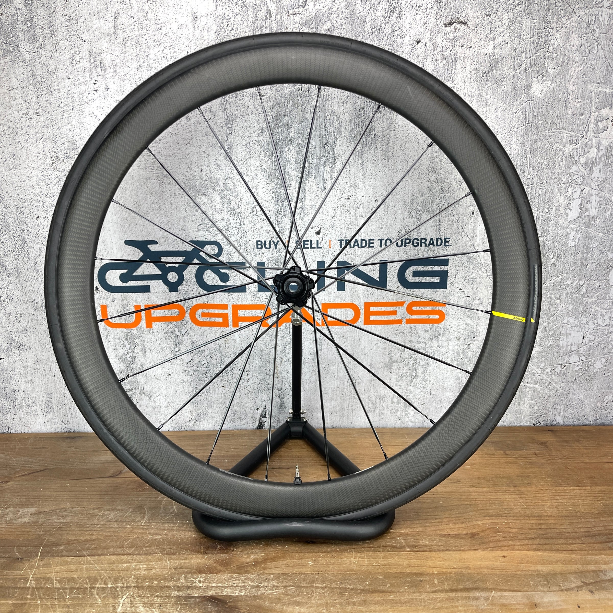 lava visto ropa dedo Mavic Cosmic Pro Carbon SL UST Tubeless Front Wheel 700c Disc Brake 99 –  CyclingUpgrades.com