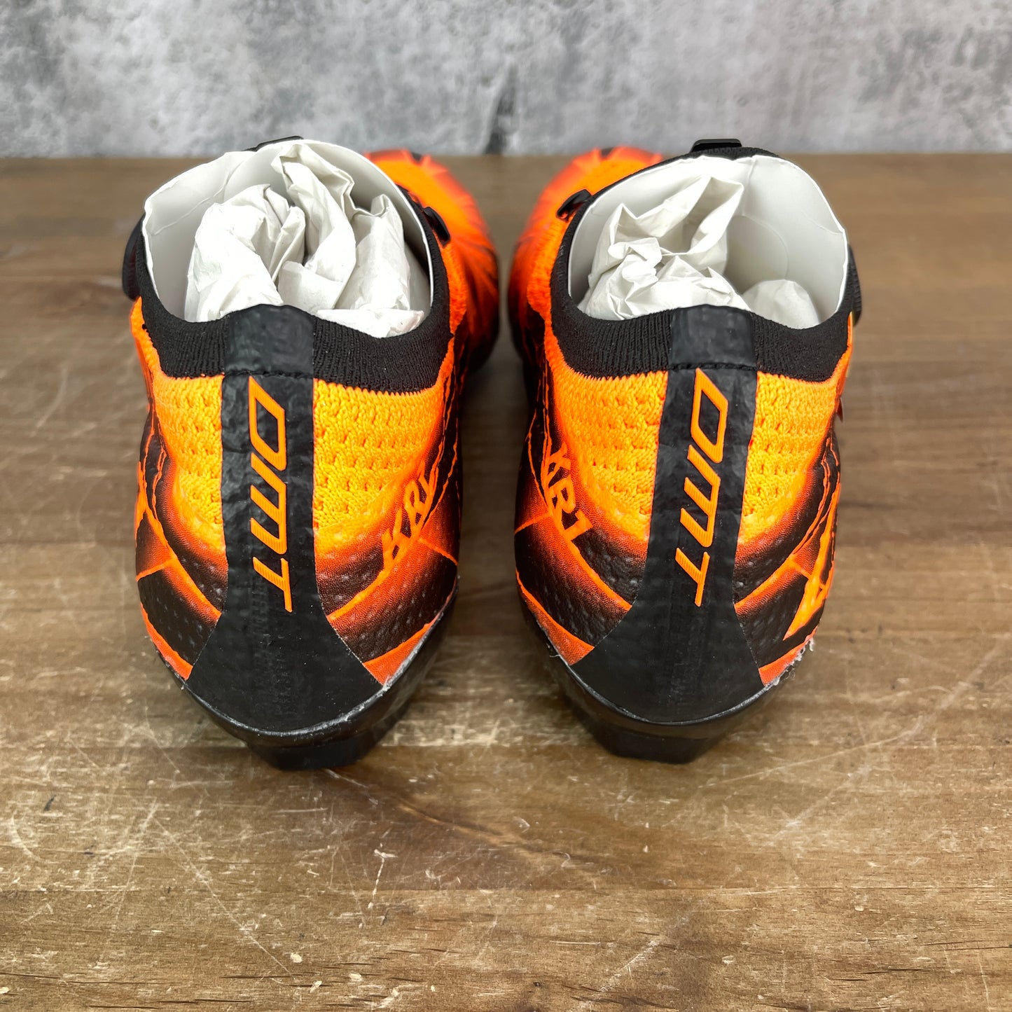 New! DMT KR1 42.5 (EU) 9 (US) Carbon Road Cycling Shoes 3-Bolt Black/Orange