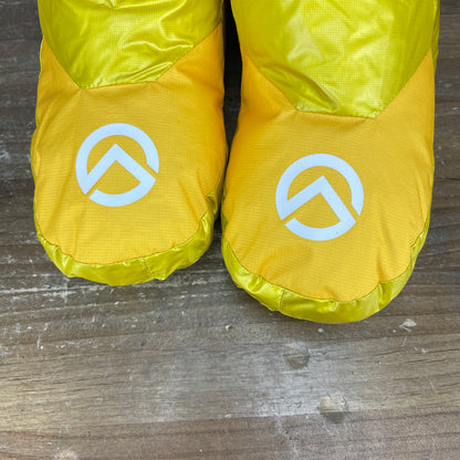 New! The North Face AMK-1000 Fill Down Booty Canary Yellow Socks Summit Series